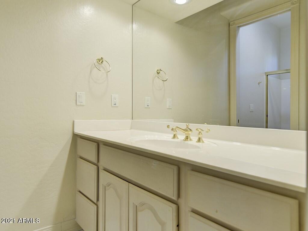 8704 East Los Gatos Drive Scottsdale, AZ 85255 - Photo 18 of 25 017_Bath III