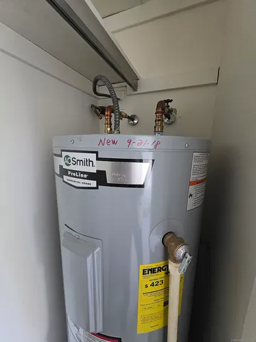 $2,450 | 563 Heritage Village, Unit F, Southbury, CT 06488