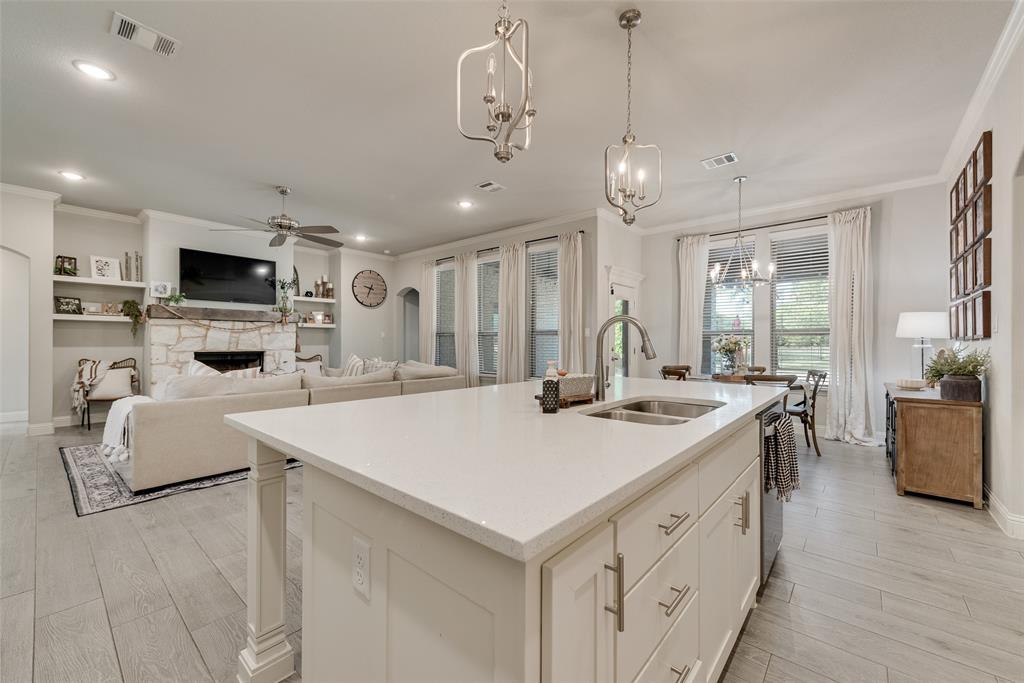 101 Oxford Court Weatherford, TX 76088 - Photo 10 of 35