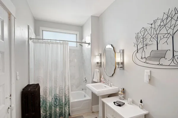 $1,950 | 2713 Garfield Avenue, Unit 1, Minneapolis, MN 55408
