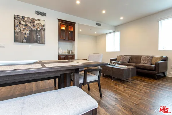 $8,750 | 907 South Shenandoah Street, Unit 302, Los Angeles, CA 90035