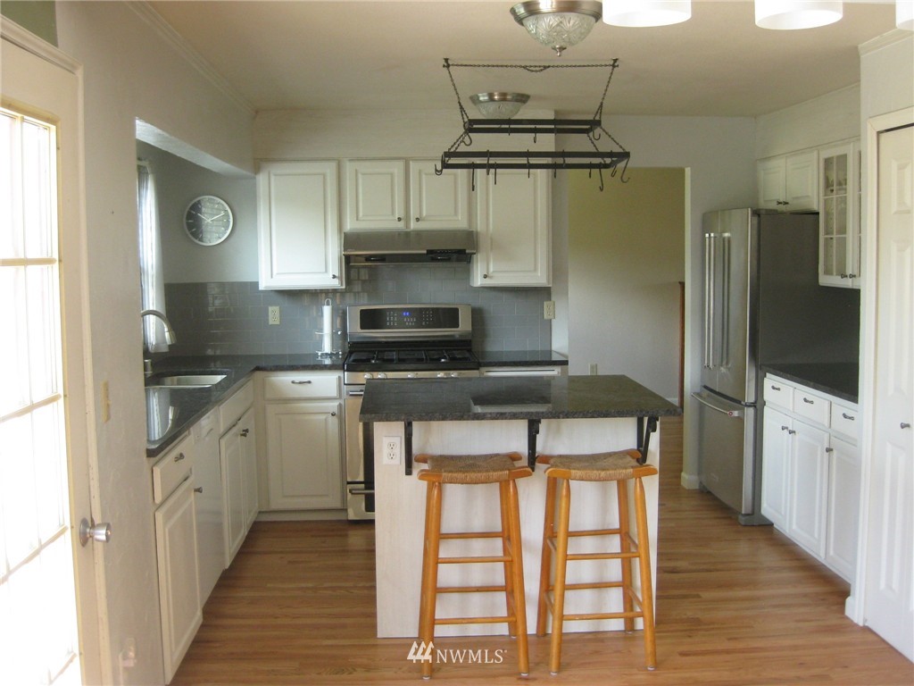 2220 240th Place Southeast Bothell, WA 98021 - Photo 7 of 25