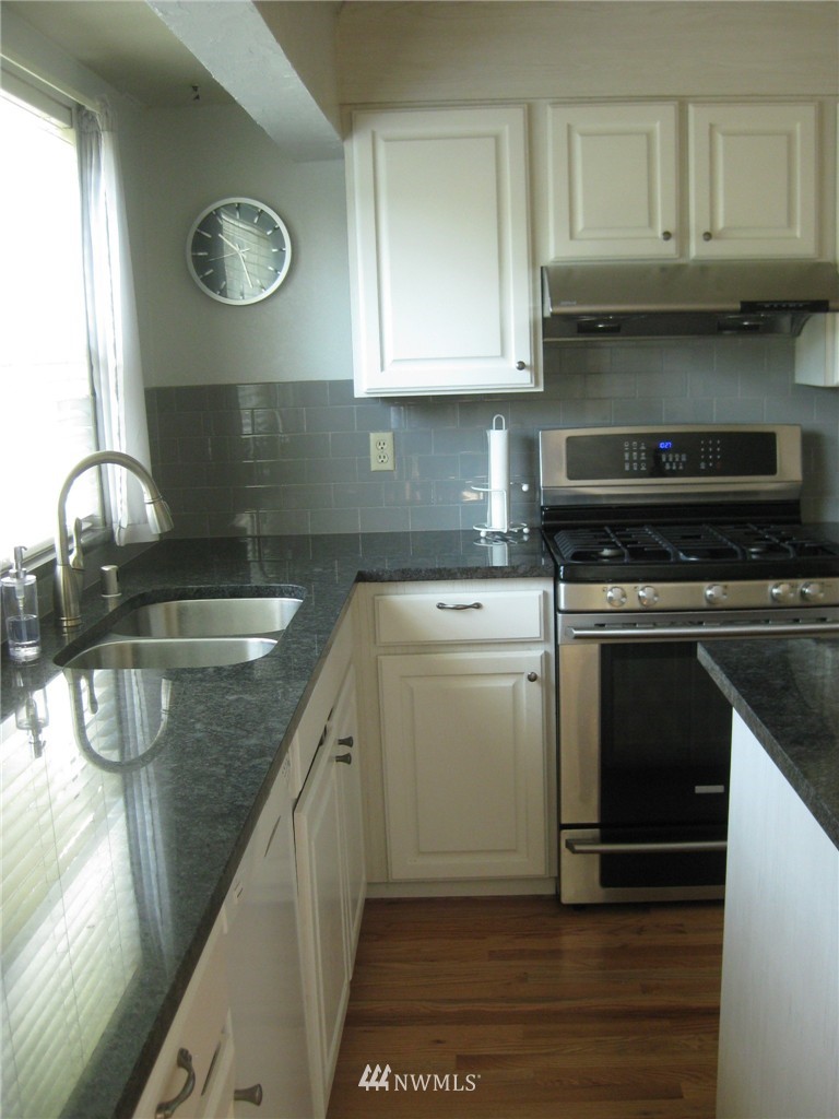 2220 240th Place Southeast Bothell, WA 98021 - Photo 8 of 25