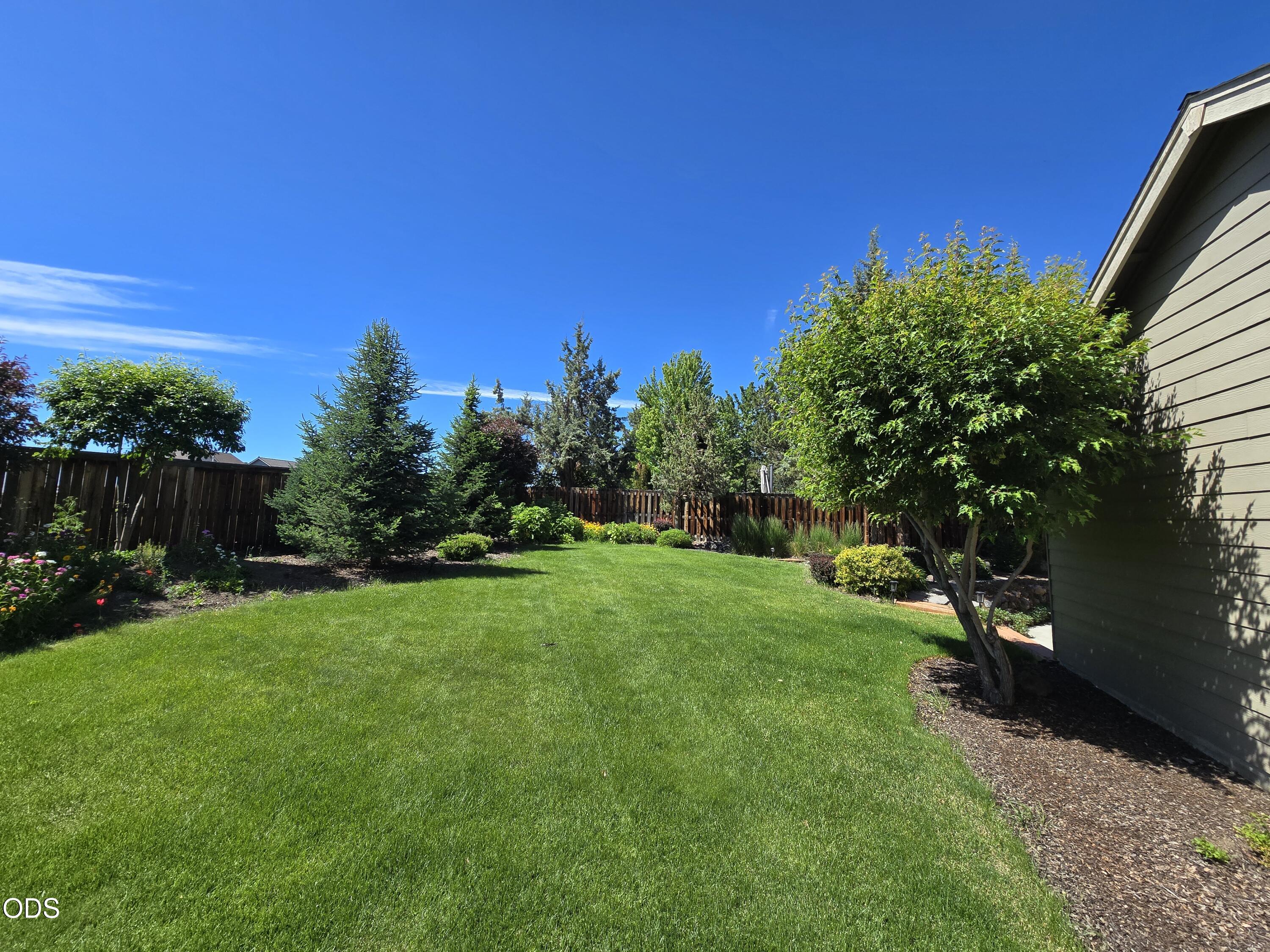 2021 Southwest 41st Street Redmond, OR 97756 - Photo 18 of 22