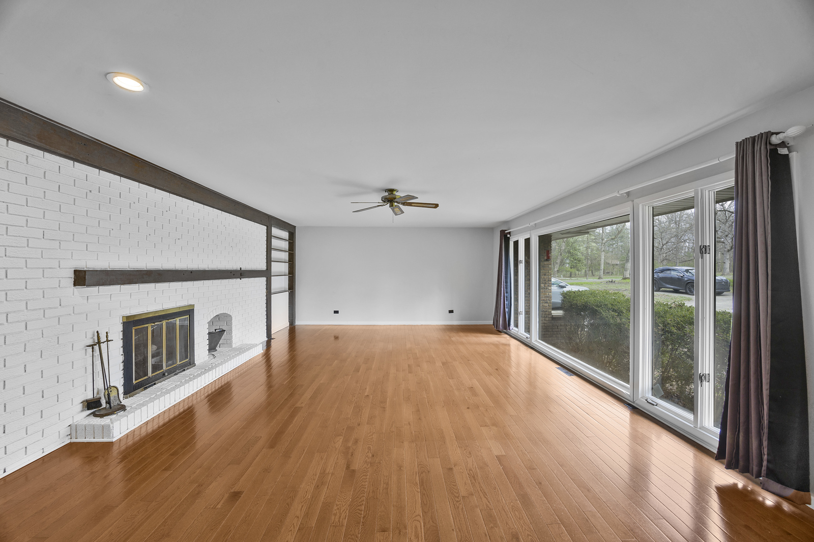 5514 North 13000th Road East Momence, IL 60954 - Photo 4 of 27 a view of empty room with fireplace and wooden floor