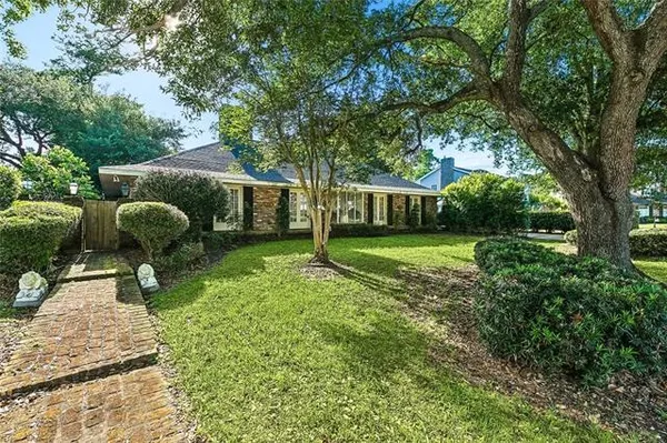 $440,000 | 28 Chateau Pontet Canet Drive, Kenner, LA 70065