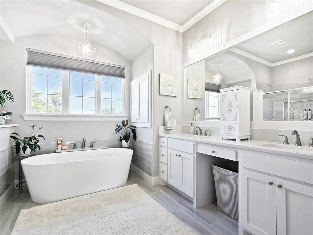 1008 Henry Way Springtown, TX 76082 - Photo 29 of 40 a bathroom with a double vanity sink tub and a mirror