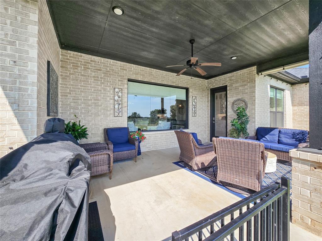 1008 Henry Way Springtown, TX 76082 - Photo 36 of 40 a living room with furniture and a large window