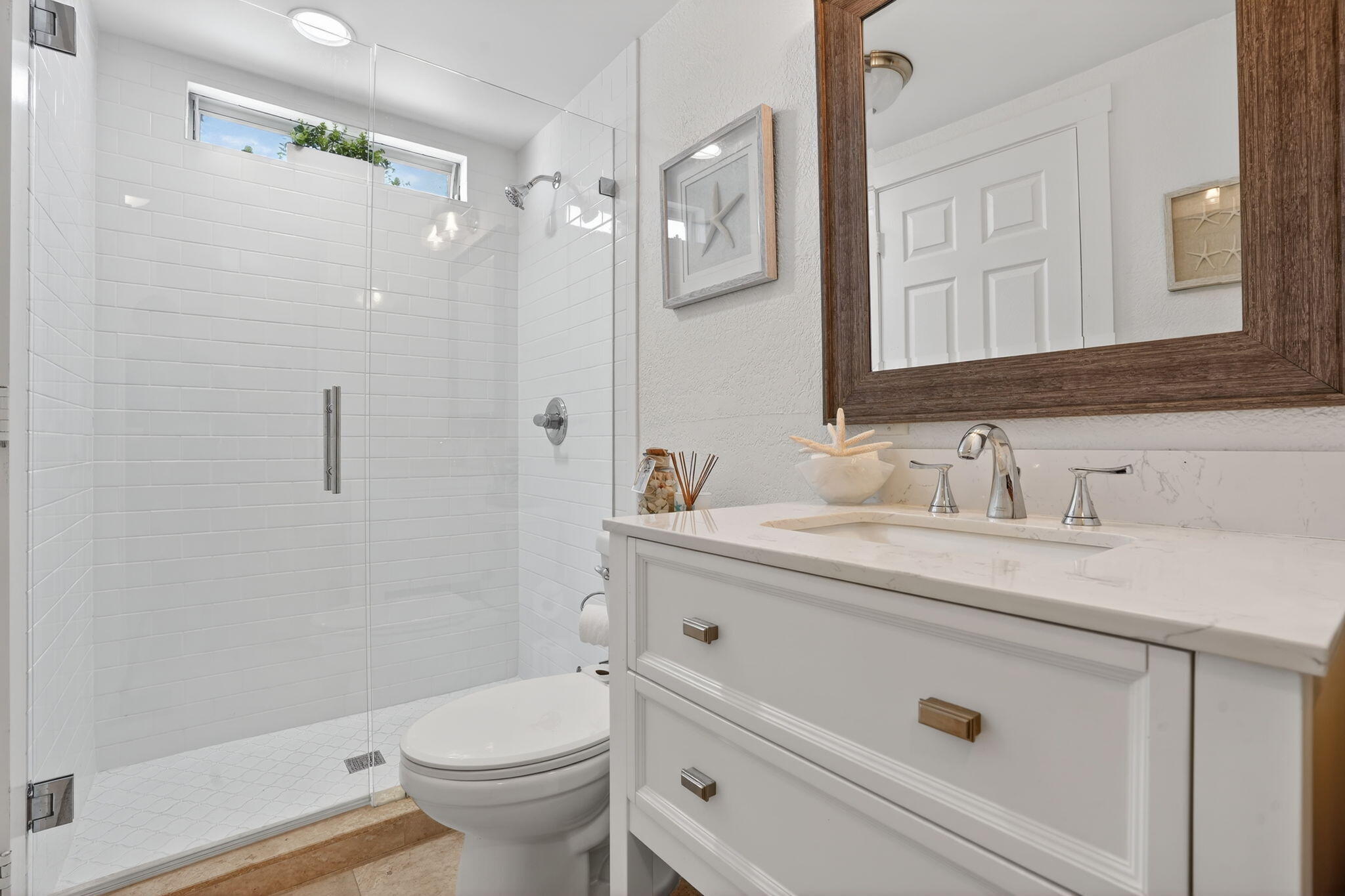 1127 Gulfstream Lane Key Largo, FL 33037 - Photo 11 of 40 14-web-or-mls-014_DSC09688