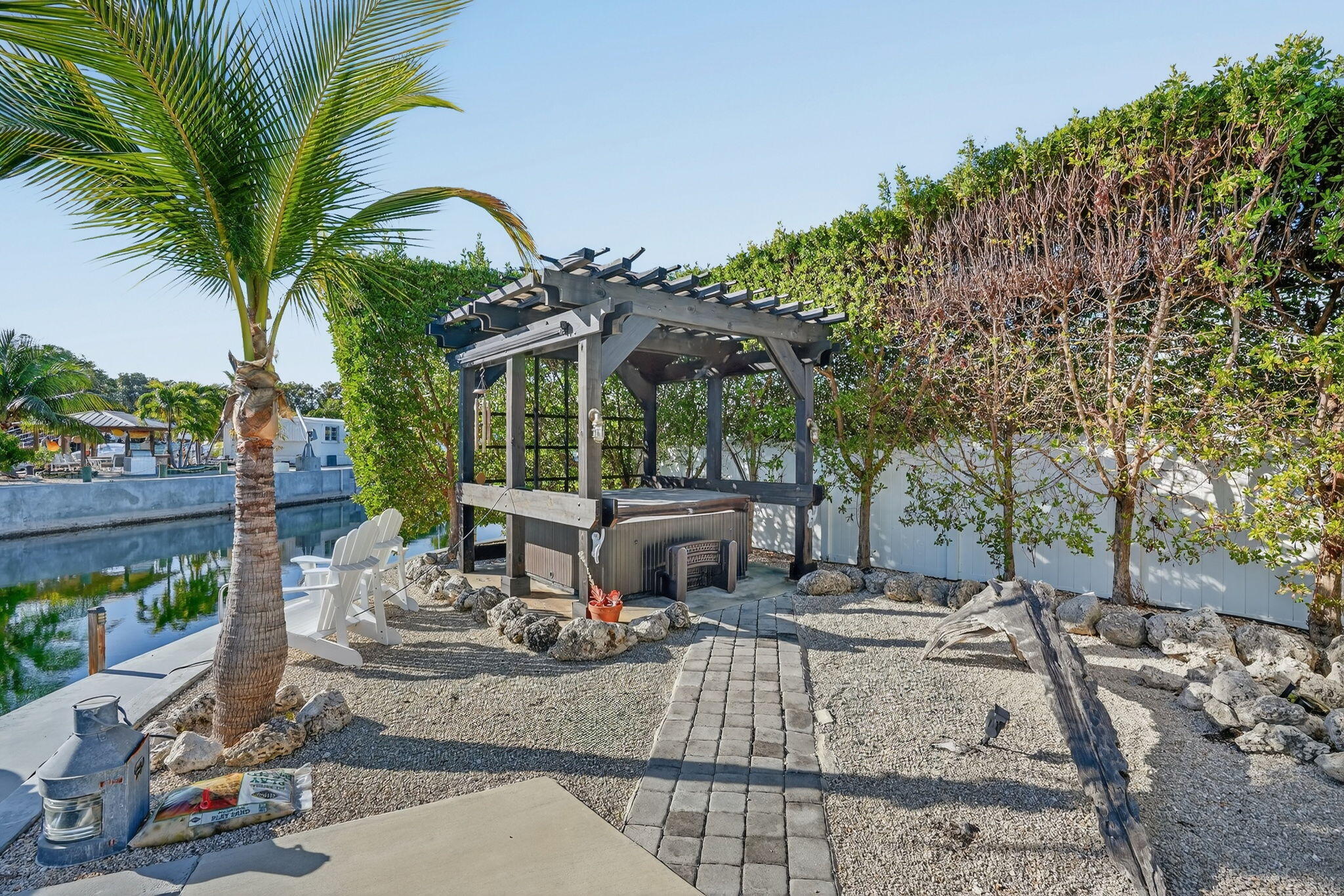 1127 Gulfstream Lane Key Largo, FL 33037 - Photo 27 of 40 27-web-or-mls-027_DSC09624