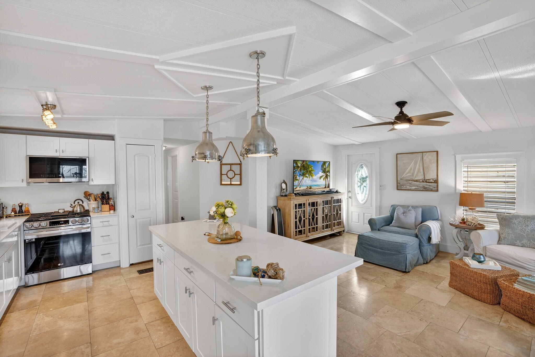 1127 Gulfstream Lane Key Largo, FL 33037 - Photo 7 of 40 9-web-or-mls-009_DSC09659