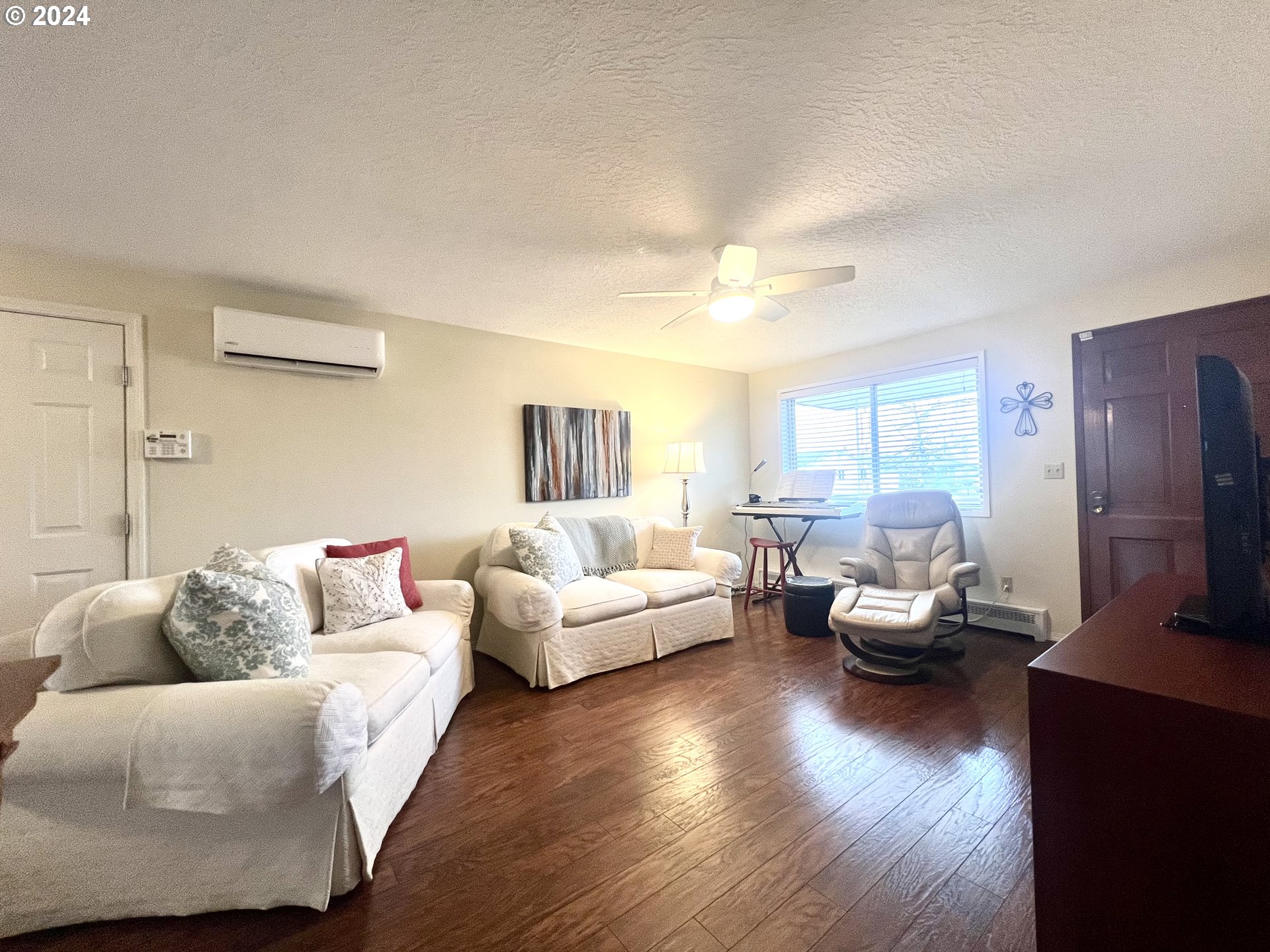 1644 Astor Way Woodburn, OR 97071 - Photo 6 of 28 a living room with furniture and a flat screen tv