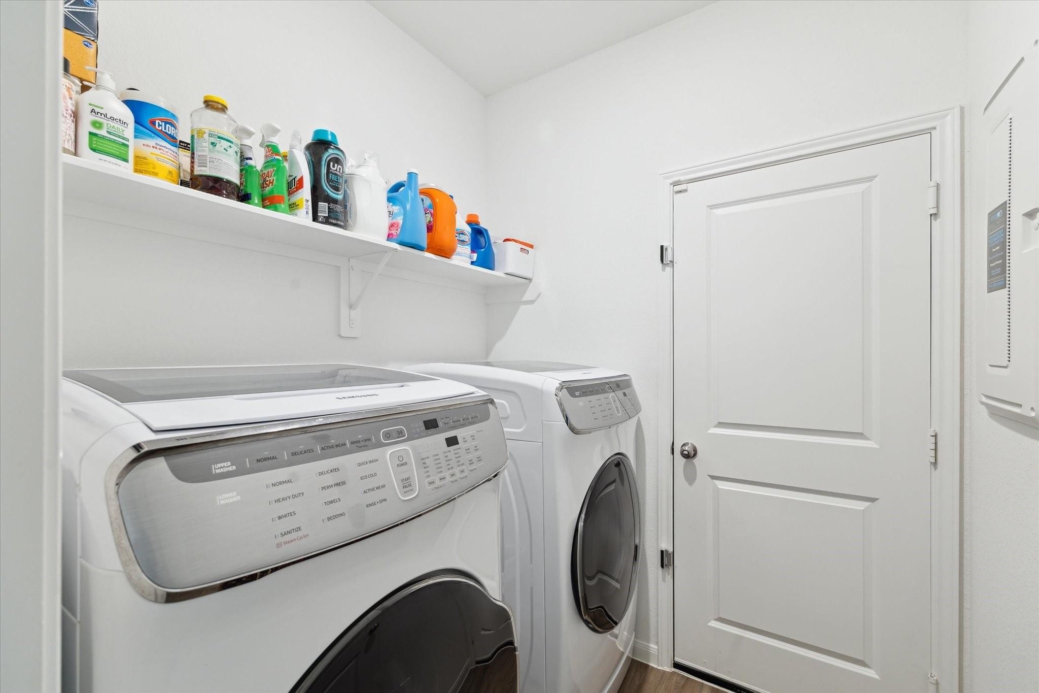 23502 Glenbuck St Spring Spring, TX 77373 - Photo 6 of 21 a utility room with dryer and washer