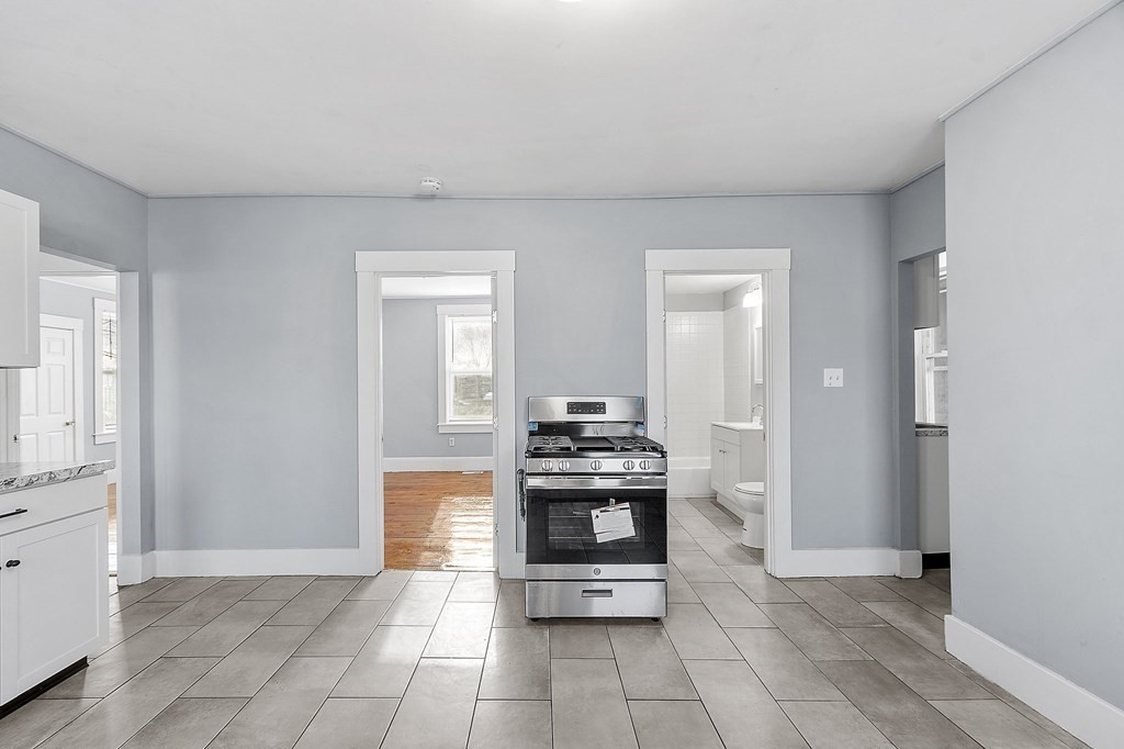 246 Vernon Street Worcester, MA 01607 - Photo 11 of 26 Gallery Image 11
