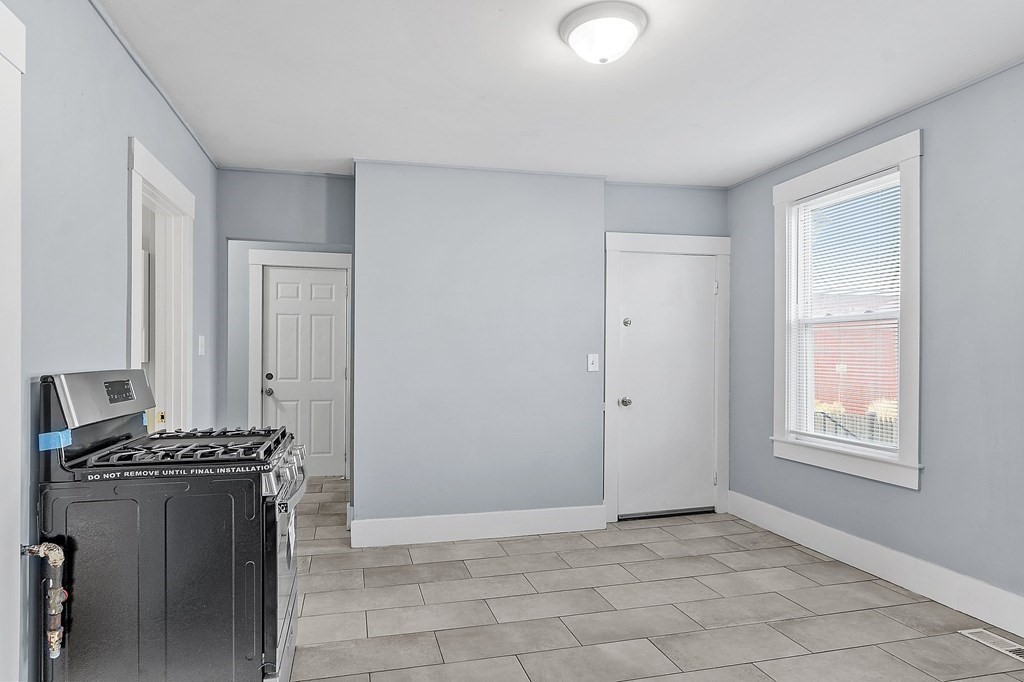 246 Vernon Street Worcester, MA 01607 - Photo 9 of 26 Gallery Image 9