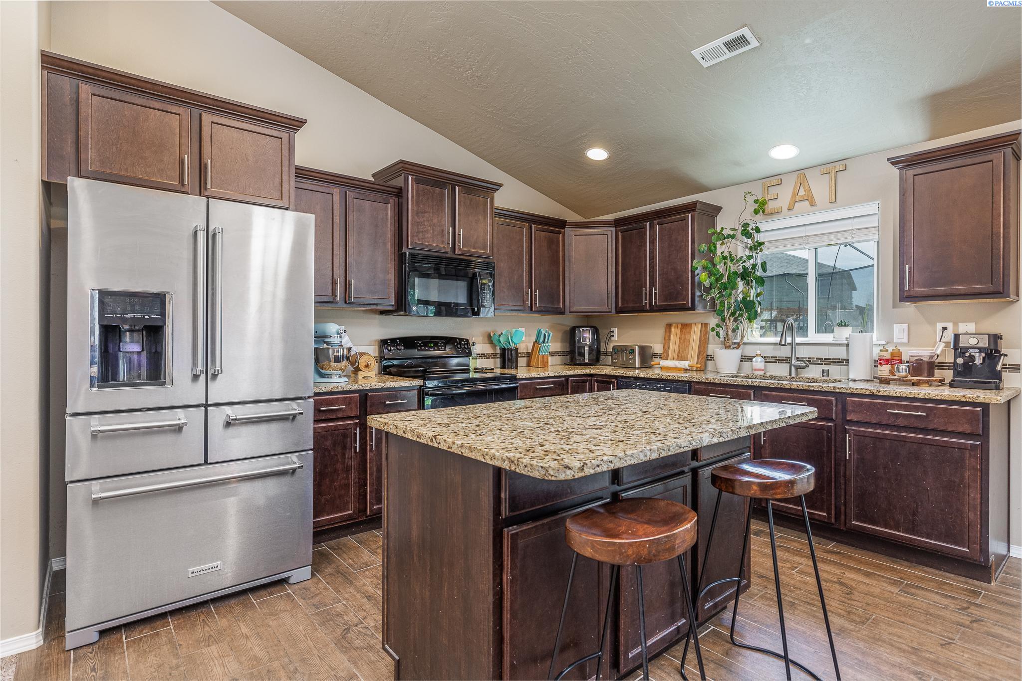 6910 Three Rivers Drive Pasco, WA 99301 - Photo 7 of 28 Gallery Image 7