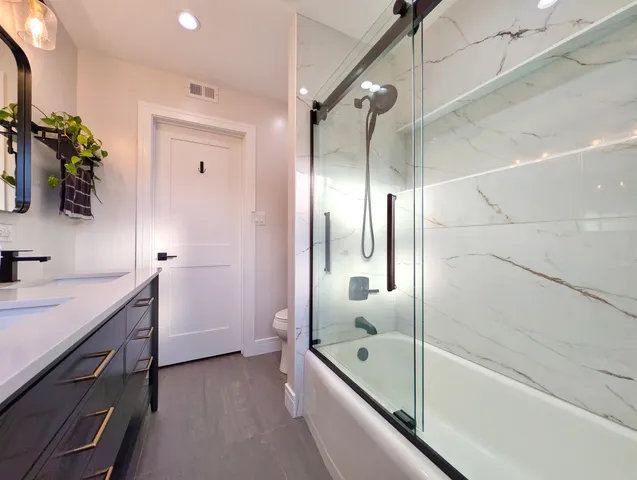 $249,999 | 4501 North Central Avenue, Unit 301, Chicago, IL 60630