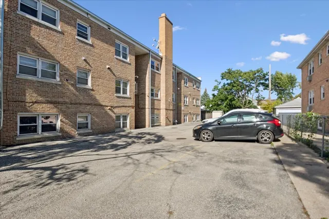 $249,999 | 4501 North Central Avenue, Unit 301, Chicago, IL 60630
