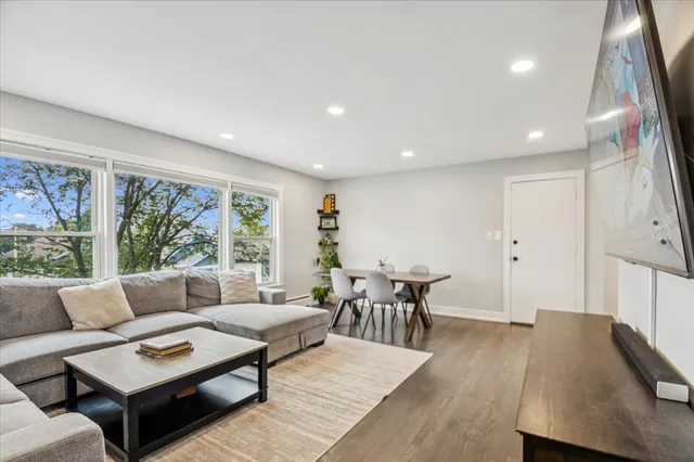 $249,999 | 4501 North Central Avenue, Unit 301, Chicago, IL 60630