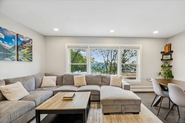 $249,999 | 4501 North Central Avenue, Unit 301, Chicago, IL 60630