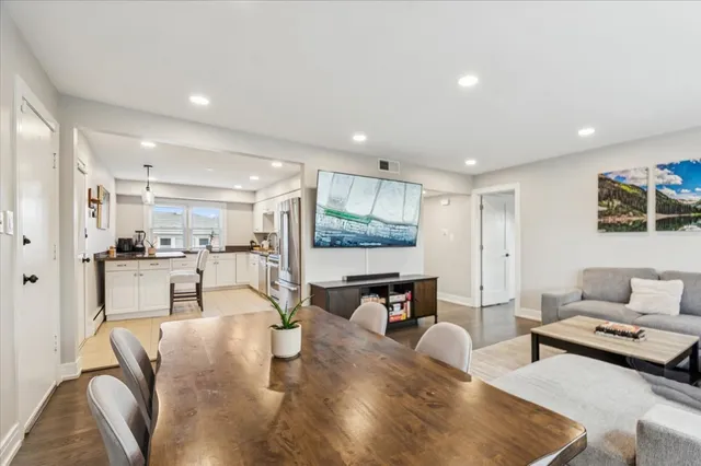 $249,999 | 4501 North Central Avenue, Unit 301, Chicago, IL 60630