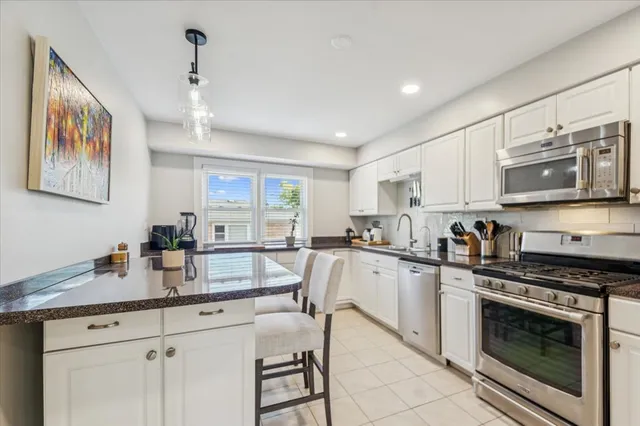 $249,999 | 4501 North Central Avenue, Unit 301, Chicago, IL 60630