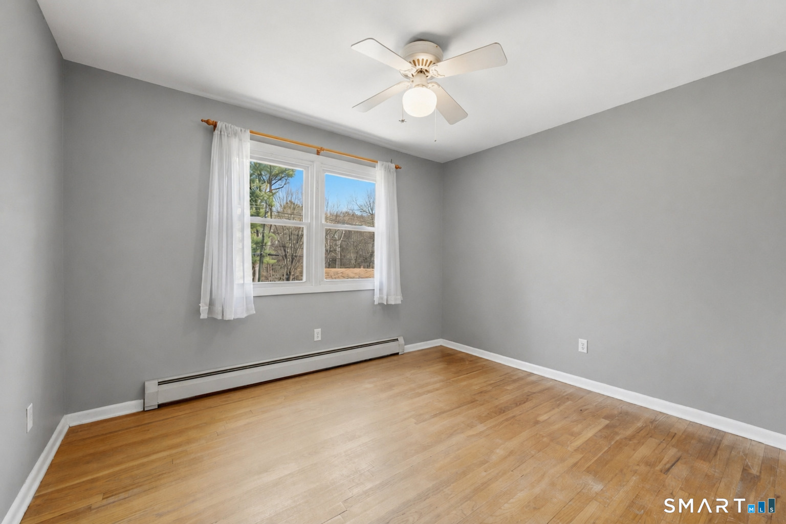 114 Beacon Valley Road Beacon Falls, CT 06403 - Photo 20 of 38 an empty room with a window