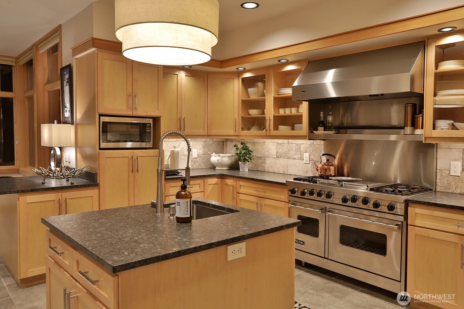 8045 Possession Road Clinton, WA 98236 - Photo 12 of 40