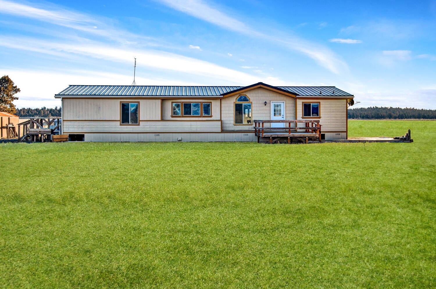 68505 Fryrear Road Sisters, OR 97759 - Photo 2 of 20 100