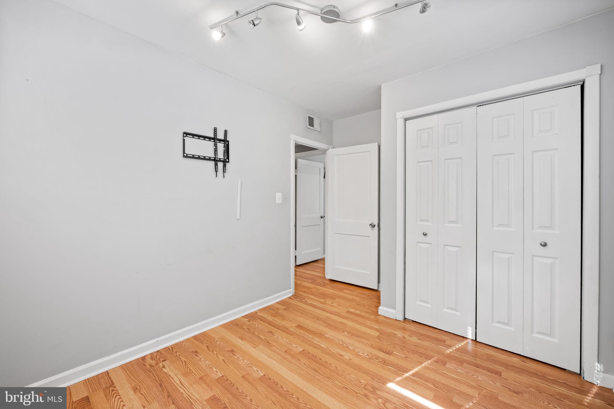 825 Cliffedge Road Baltimore, MD 21208 - Photo 19 of 37 main level bedroom