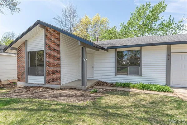 $250,000 | 937 Napoli Drive, Ballwin, MO 63021