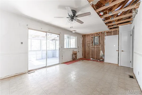 $250,000 | 937 Napoli Drive, Ballwin, MO 63021