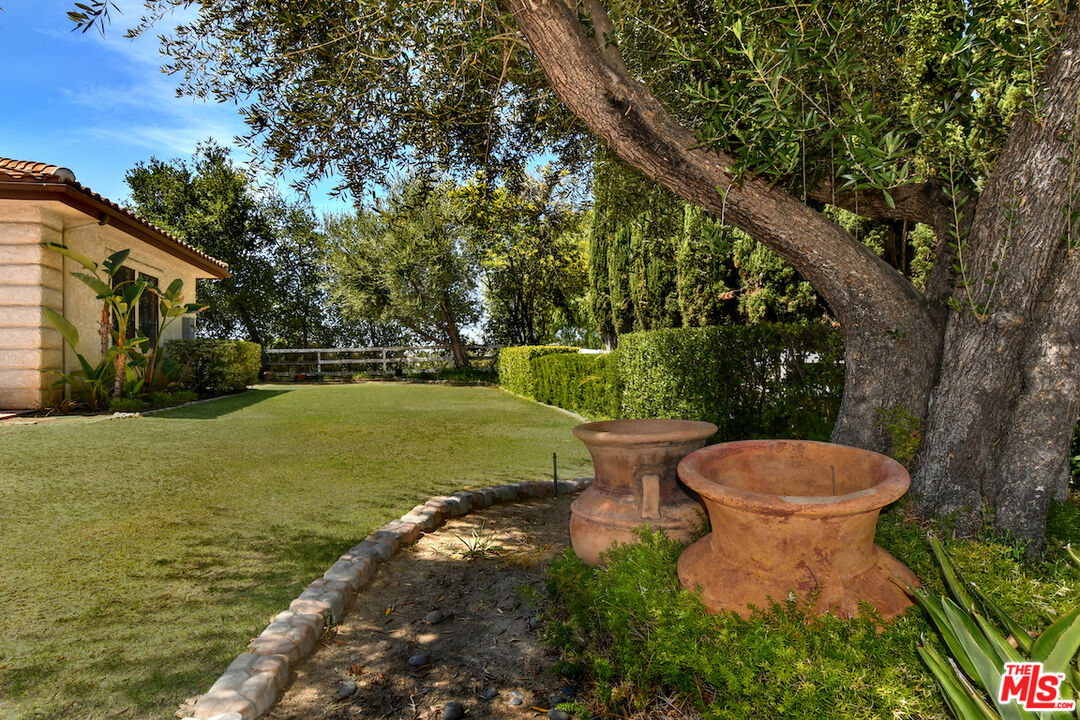 24926 Jim Bridger Road Hidden Hills, CA 91302 - Photo 11 of 26