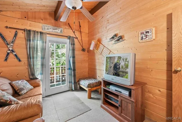a view of livingroom with furniture and windows