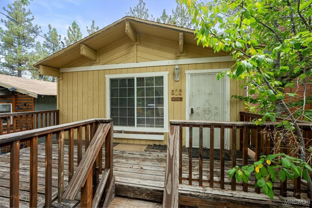 817 Maple Lane Sugarloaf, CA 92386 - Photo 4 of 23 a front view of a house with balcony