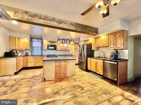 $345,000 | 203 West Franklin Street, Womelsdorf, PA 19567