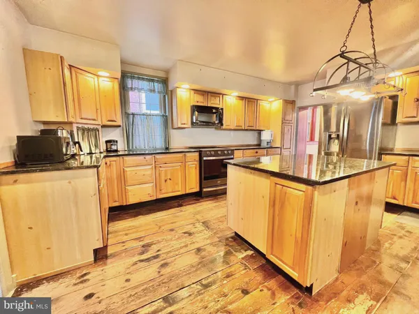 $345,000 | 203 West Franklin Street, Womelsdorf, PA 19567