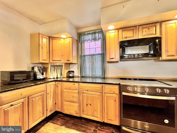 $345,000 | 203 West Franklin Street, Womelsdorf, PA 19567