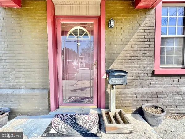 $345,000 | 203 West Franklin Street, Womelsdorf, PA 19567