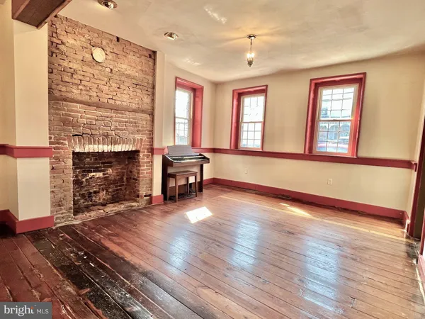 $345,000 | 203 West Franklin Street, Womelsdorf, PA 19567
