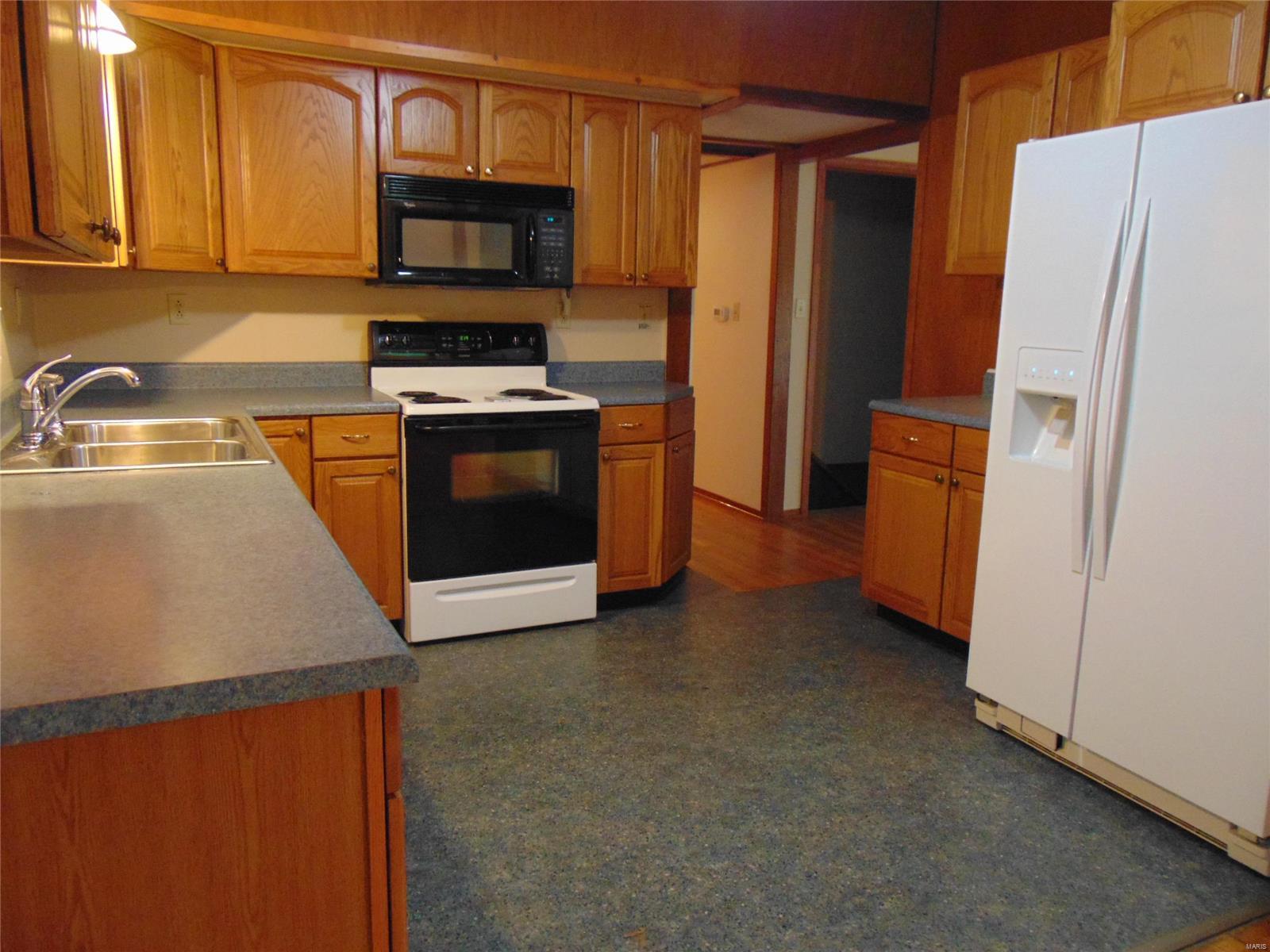13215 Cemetery Road Dow, IL 62022 - Photo 3 of 29