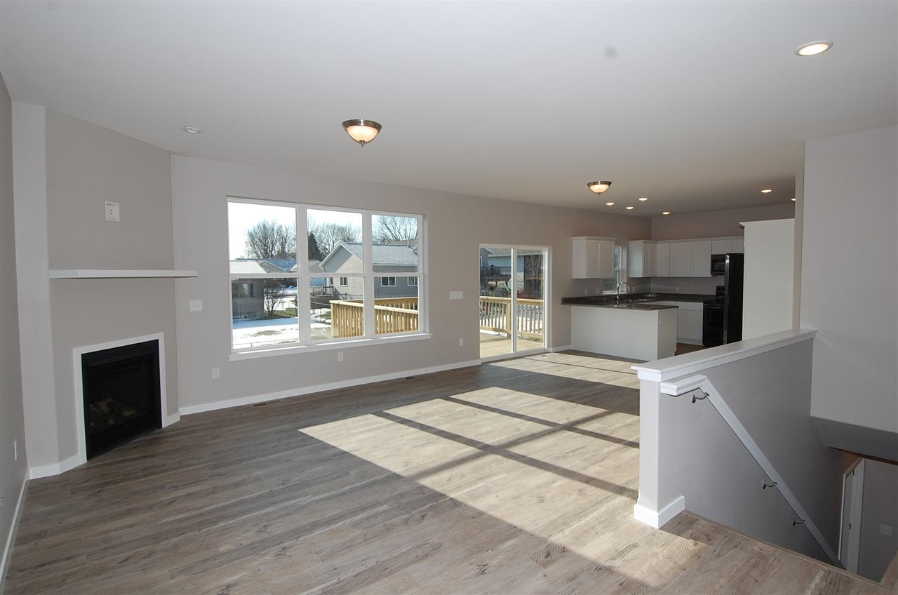 110 Cherry Lane Riverside, IA 52327 - Photo 3 of 32 Gallery Image 3