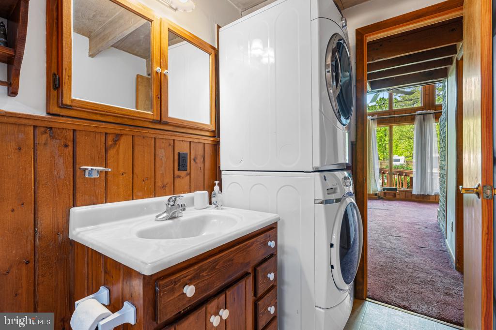 700 Violet Road Millville, NJ 08332 - Photo 23 of 35 primary bath w/ washer/dryer