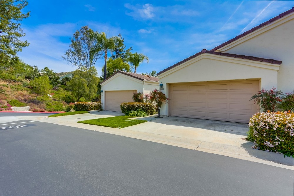 8908 Circle R View Lane Escondido, CA 92026 - Photo 3 of 25