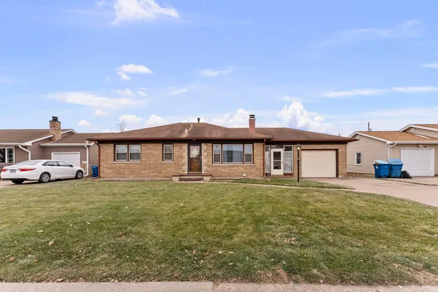 $195,000 | 608 29th Avenue, East Moline, IL 61244