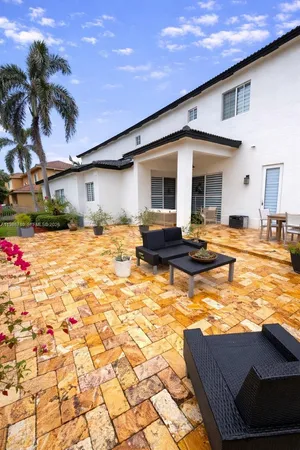 $7,999 | 7770 Northwest 161st Terrace, Miami Lakes, FL 33016