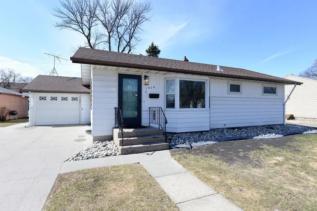 $269,900 | 1914 9th Street North, Fargo, ND 58102