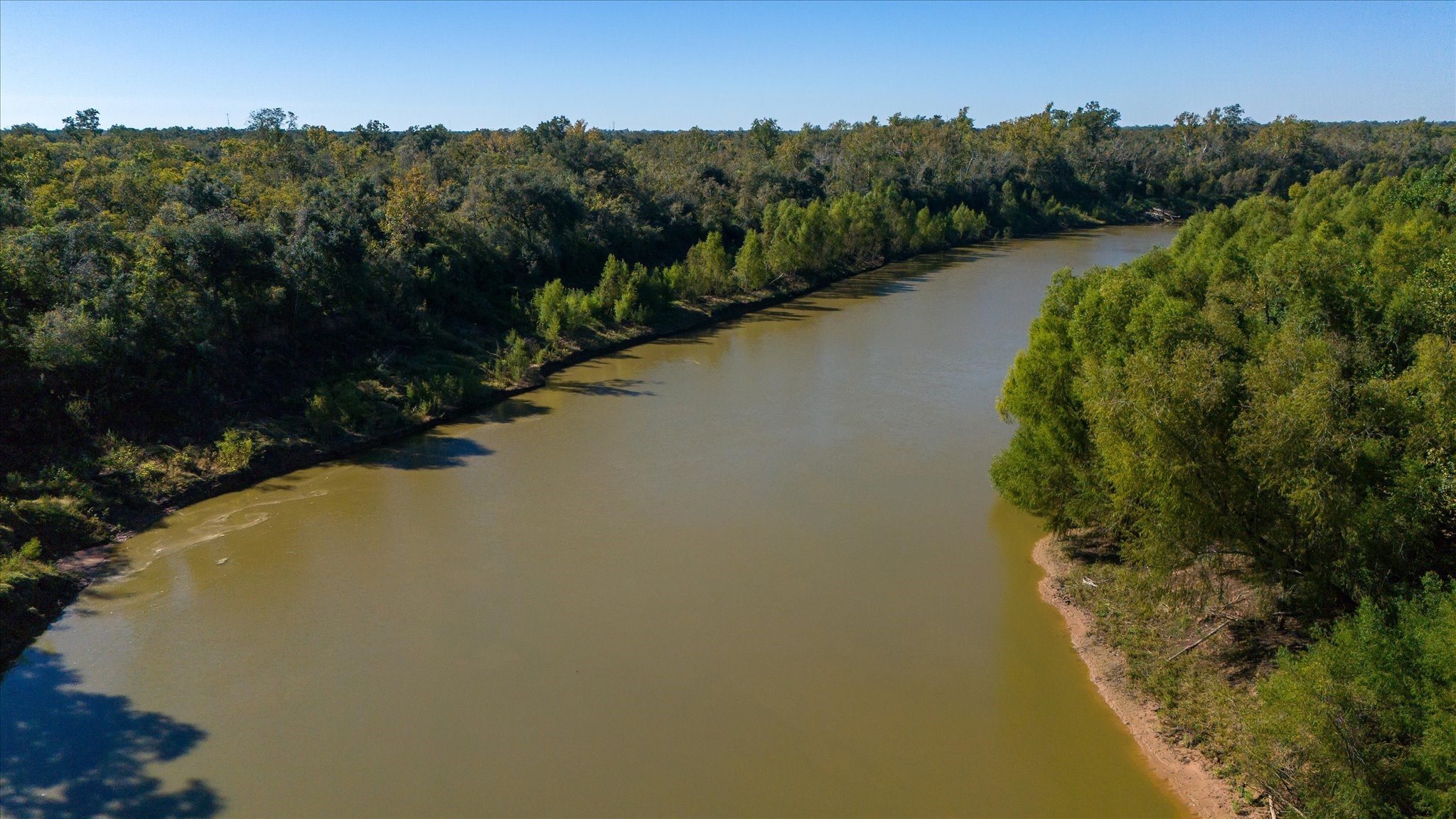 0 Cr 611 Angleton Tx 77515 Angleton, TX 77515 - Photo 13 of 33 a view of a lake in middle of the house