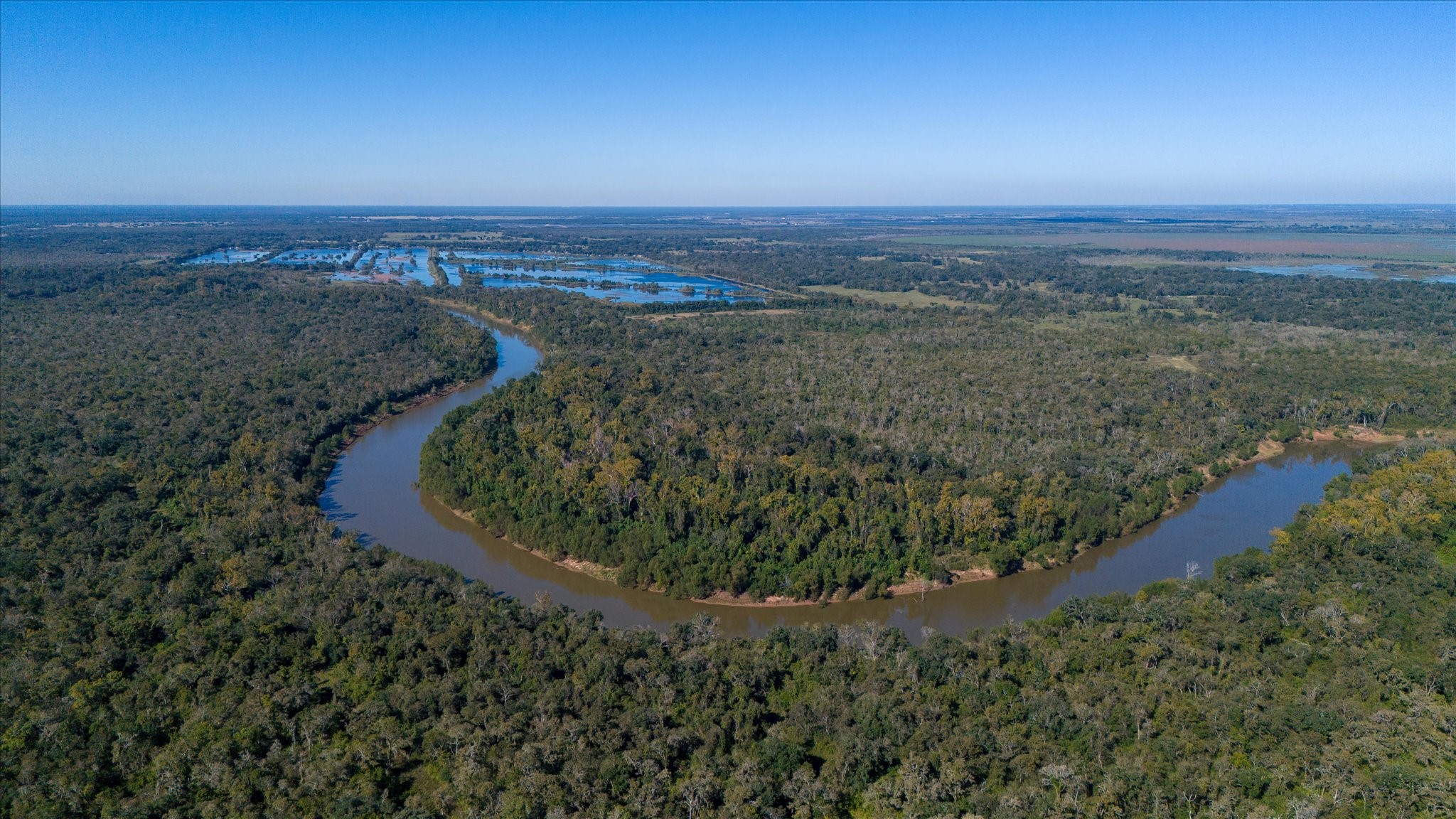 0 Cr 611 Angleton Tx 77515 Angleton, TX 77515 - Photo 9 of 33 a view of a city with ocean view