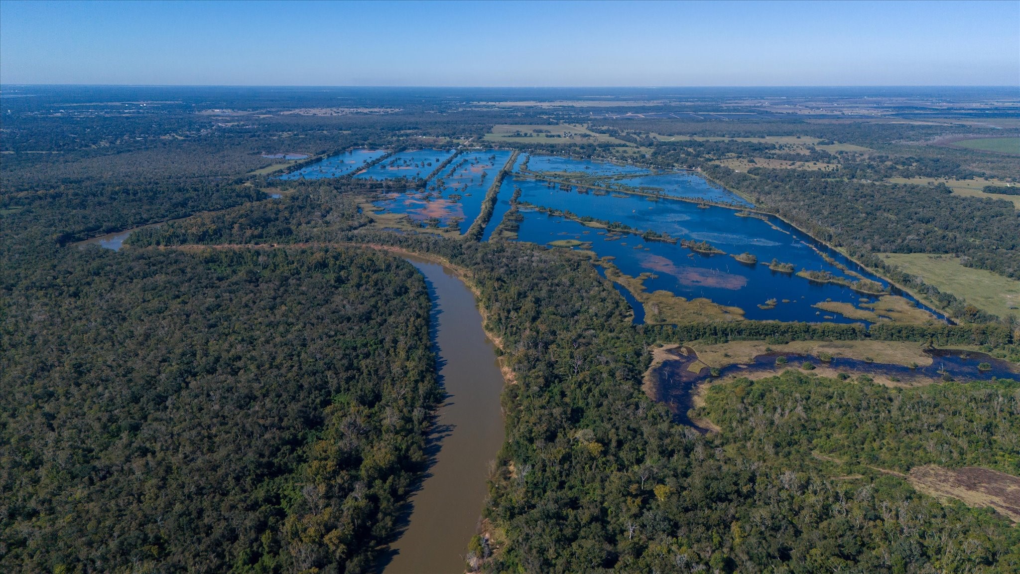 0 Cr 611 Angleton Tx 77515 Angleton, TX 77515 - Photo 10 of 33 an aerial view of residential house with ocean view